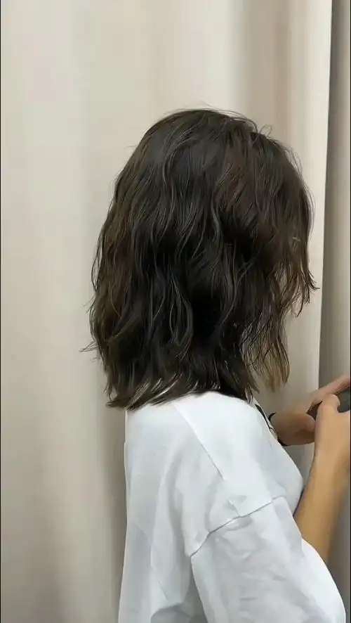 短发大波浪