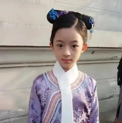 10位零零后小花,争奇斗艳各显神通,谁能成为国民妹妹