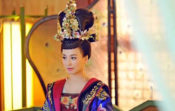 武媚娘传奇张庭被指没胸 47岁老牌女神美哭了