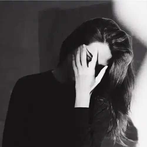 欧美黑白遮脸女生头像