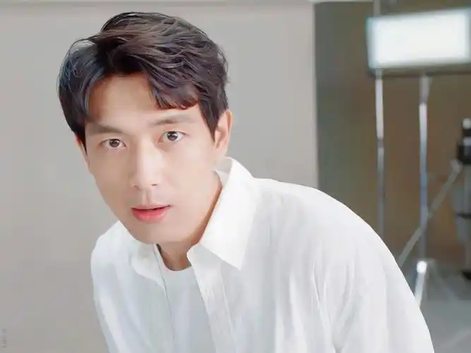 李现他表情咋这么逗哈哈哈哈哈哈哈