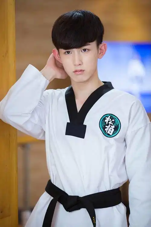 郭俊辰:极具有少年感,鲜嫩呆萌的气质,让人不得不爱!