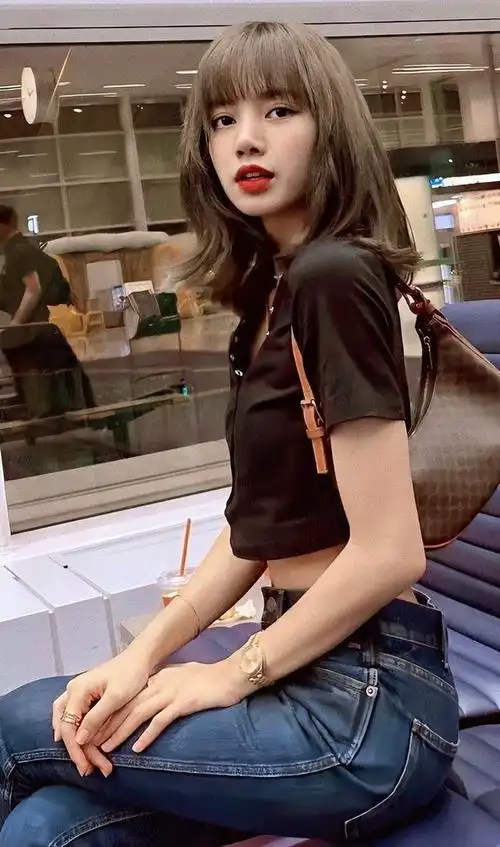 lisa不同的发型展现出一样的魅力