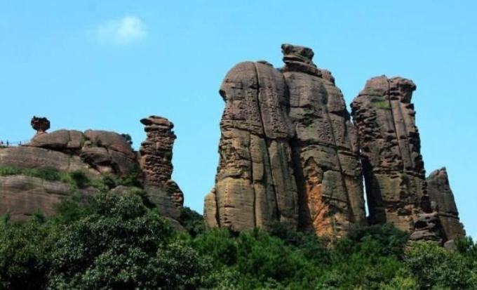 江西龟山,徐霞客游览后说这里比雁荡山还美,神奇丹霞举世无双