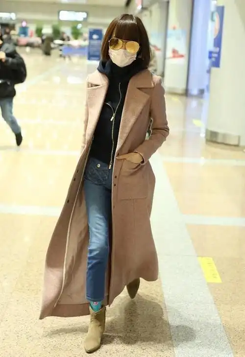 鲁豫的身材真适合穿长外套显气质不说还能隐藏干柴形象