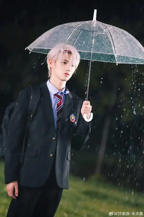 内娱明星神仙发色#盘点朱志鑫的绝美神仙发色99每一种都是长在心巴