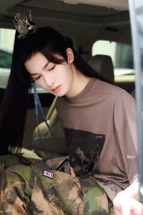 醉春风#朱正廷《少年白马醉春风》今日出妆,飘逸的长发,柳月公子好仙!