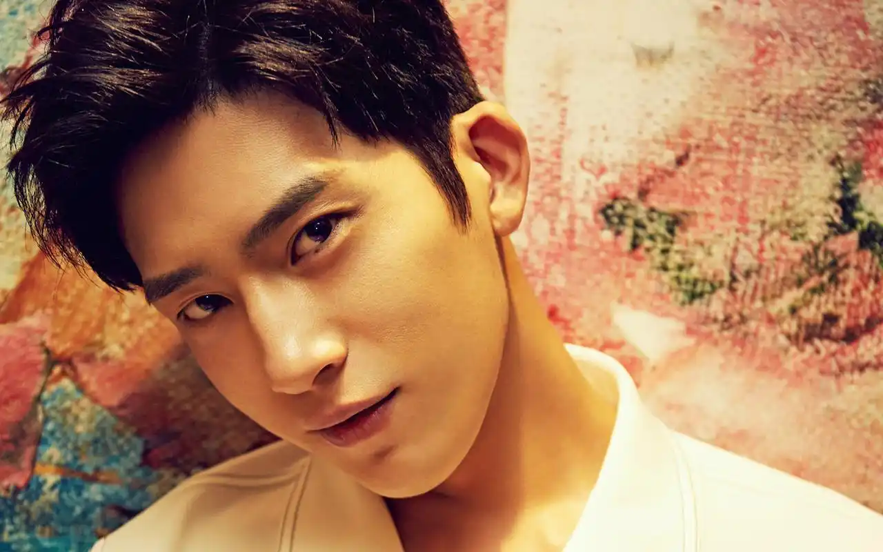 井柏然时尚帅气图片桌面壁纸