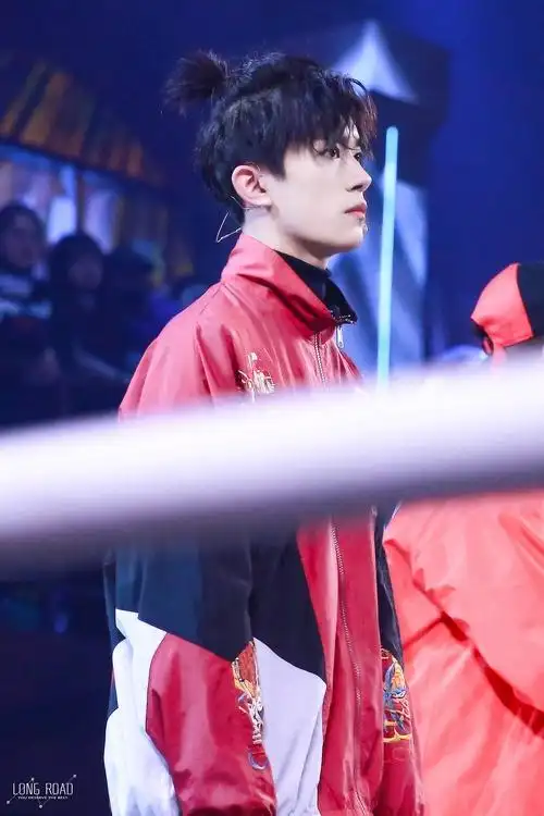 易烊千玺十二期街舞造型回顾