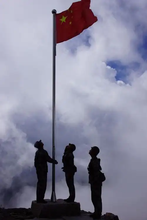 过年了,向守卫边关的军人们敬礼!