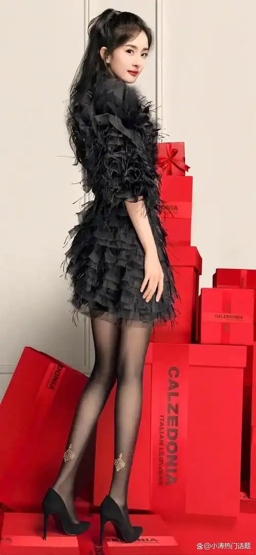 最近,杨幂的一组新造型照片在网络上引起了热议.