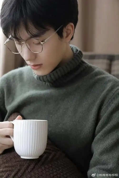 小鲜肉帅哥忧郁的鲜肉男神帅哥图片帅哥猛男文章小虾米