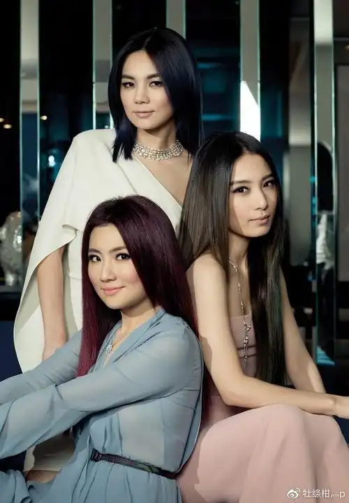 ella晒40岁生日照,she里她最幸福,而她最美却最可怜!