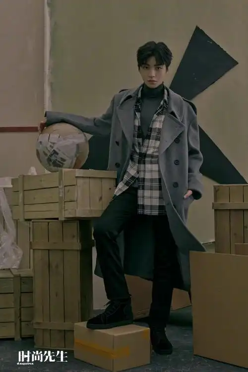 王俊凯时尚先生九月封面内页大片