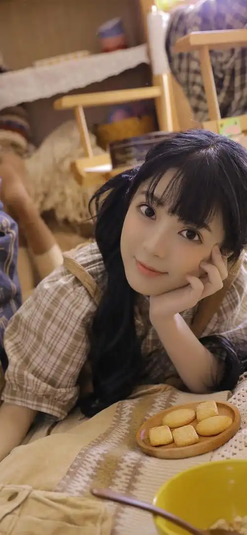 甜美女孩的家居生活写真