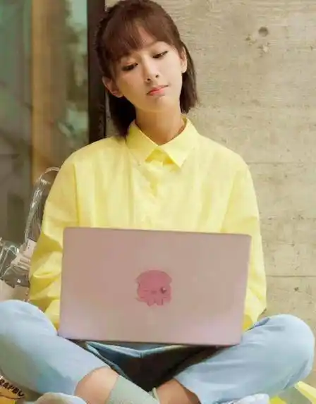 杨紫高中造型美开挂!