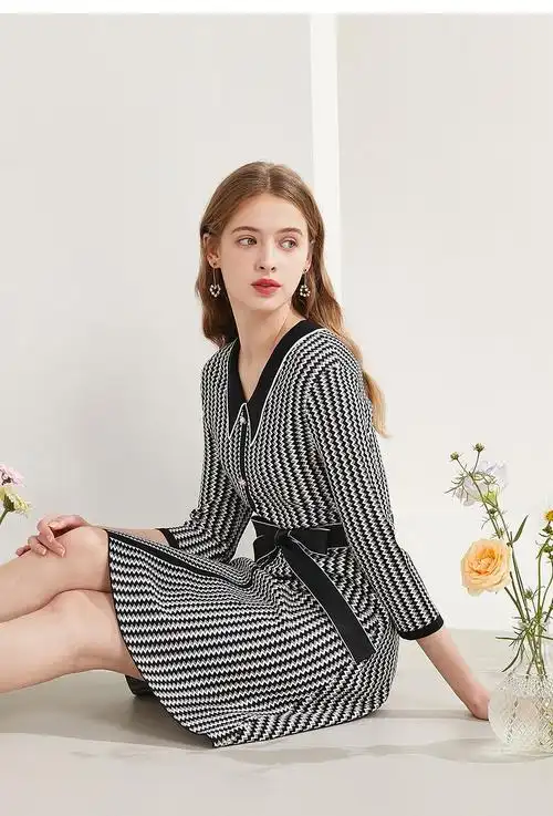 秋水伊人2021年春装新款女装时尚通勤条纹中长款修身收腰连衣裙女