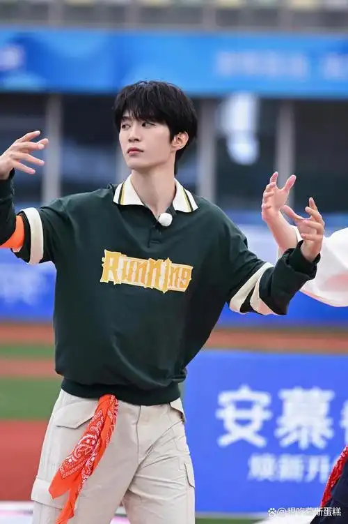 范丞丞成了综艺圈子四大"现眼包"之一,原本是贬义词,但现在被扭转宣传