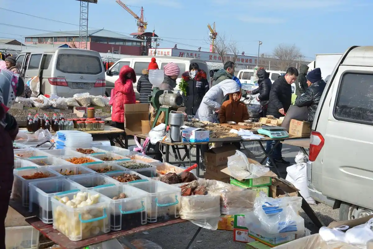 学校海边摆摊卖什么好 学校边上摆地摊做什么生意