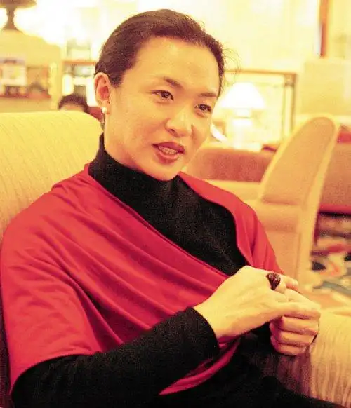 舞蹈家金星的个人资料及近况和图片和金星家庭背景和图片 - 佩龙个人