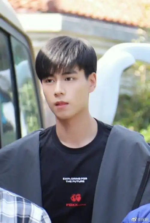 胡一天青春须早为