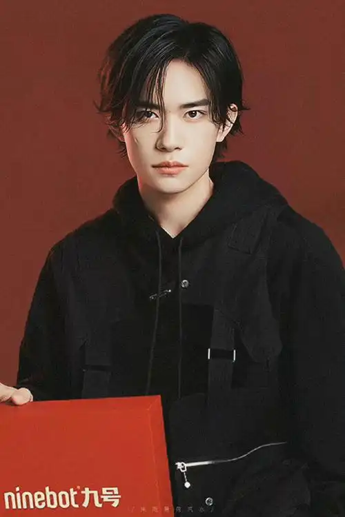 易烊千玺 米兰时装周##易烊千玺九号品牌全球代言人