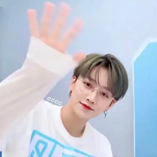 刘雨昕太可了 戴眼镜的昕昕子你get了吗