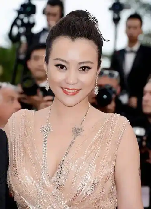 郝蕾——自带气场的魅力女星_演技_特色_个人