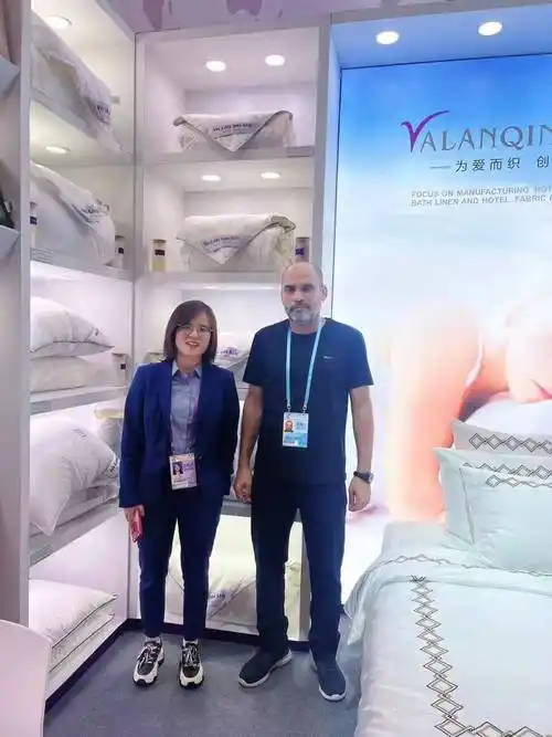 雅兰团队专业的现场互动和深入讲解,让来自海内外国际商客体验到雅兰