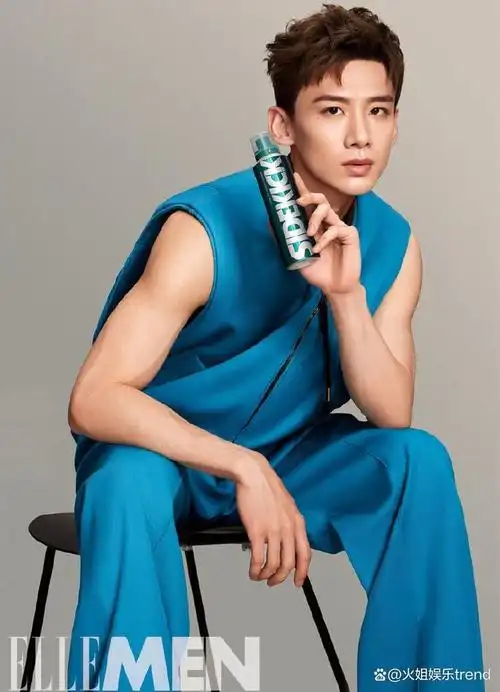 白敬亭29岁生日,拍摄大片8块腹肌身材健美