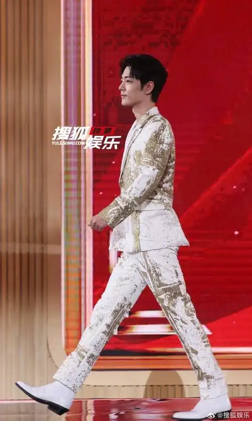 肖战深v真空西装##中国电视剧年度盛典直播