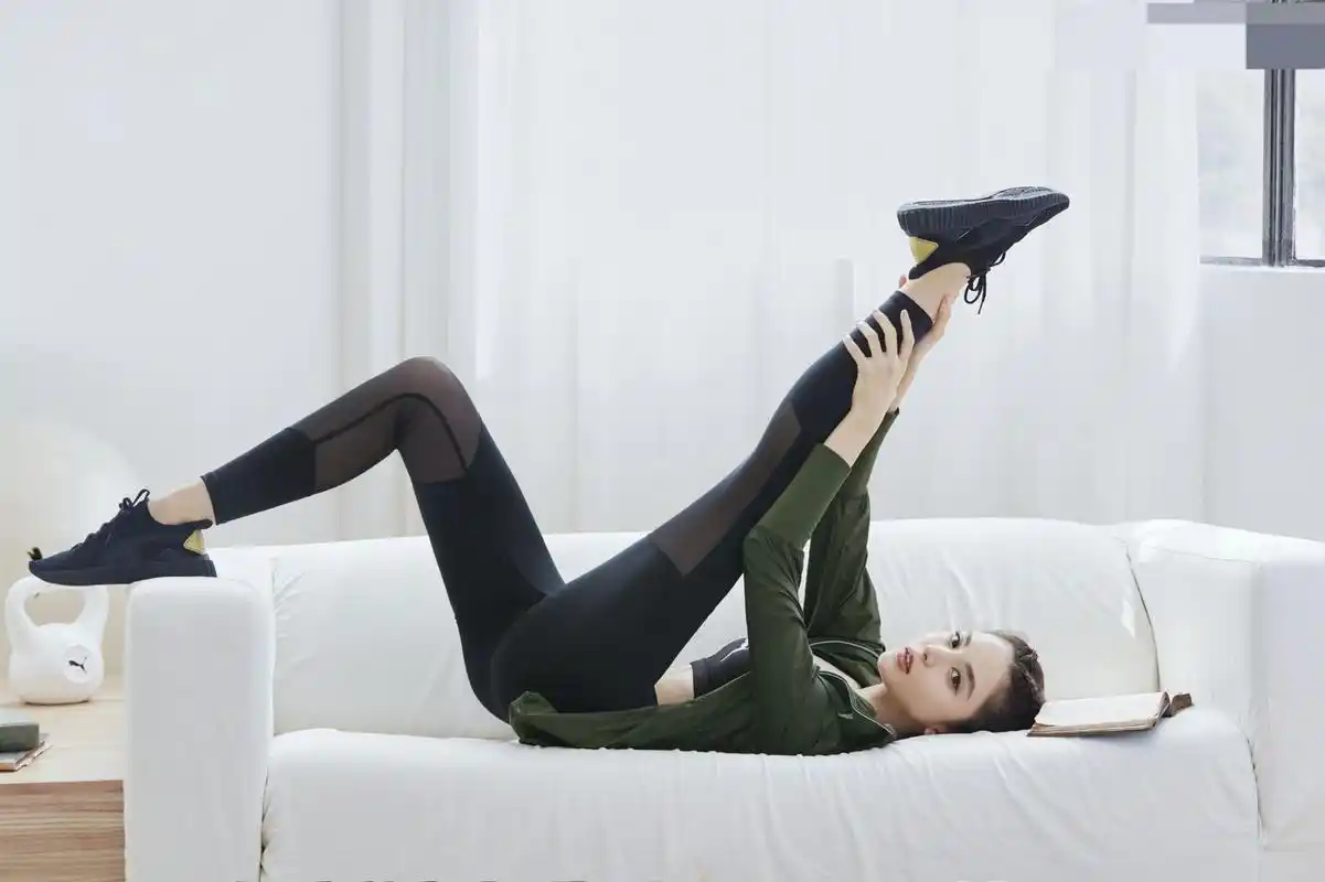 古力娜扎运动衣紧身裤秀美腿,长腿笔直修长#明星生图大赏