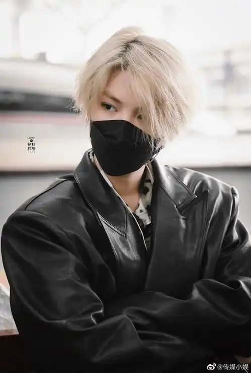 我怎么才看到黄明昊这个金发的造型……|黄明昊|金发|造型_新浪新闻