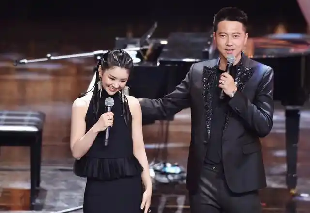 李小萌和老公婚纱照(一顿饭与丈夫结缘)(20)