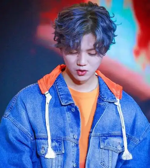 各位男明星的蓝头发,鹿晗真的很帅气,最后一位好看吗?_蓝色