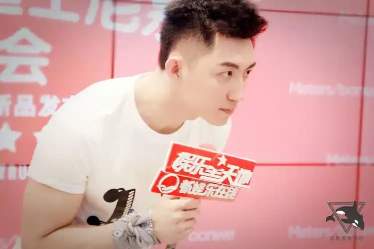 美特斯邦威##黄景瑜#wuli谦逊的虎牙小哥… - 堆糖,美图壁纸兴趣社区