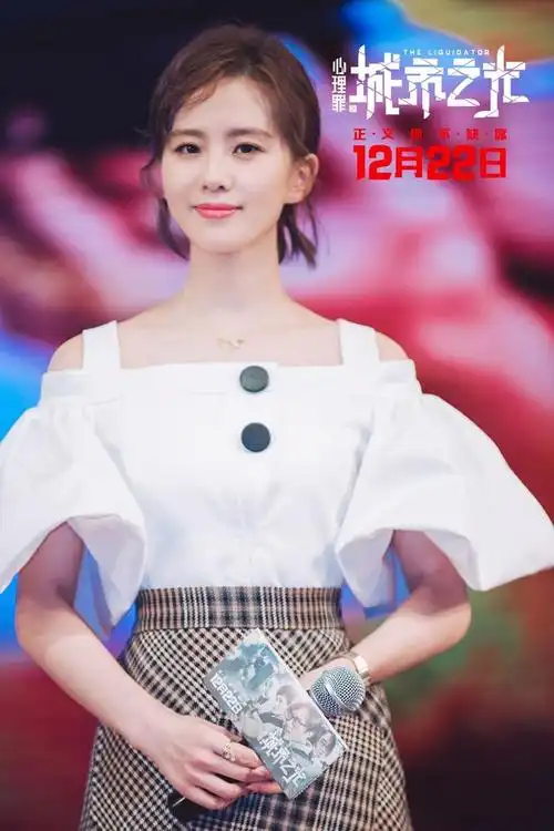 刘诗诗短发造型百变 可柔美可帅气赏心悦目