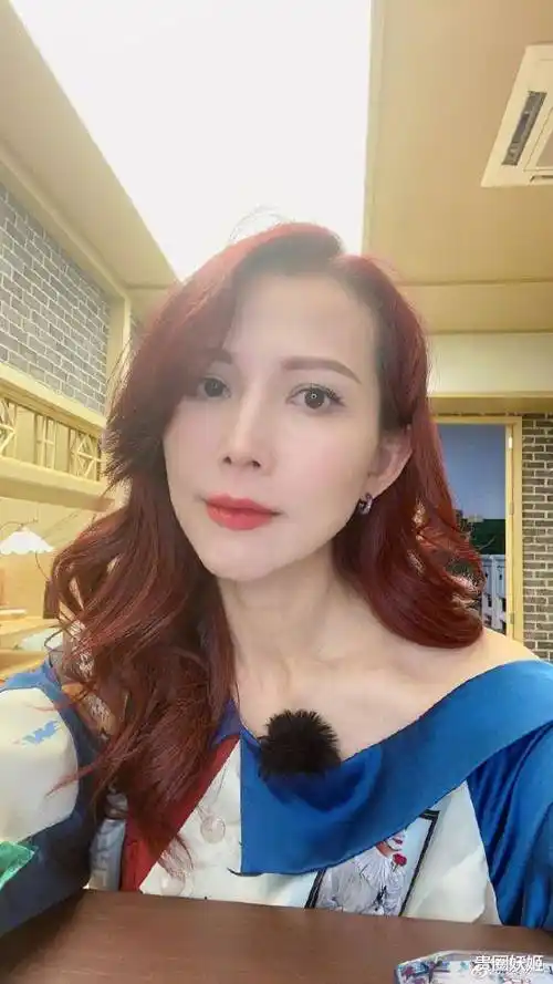 蔡少芬晒母子近照,乐儿在妈妈怀里安睡,娘娘高龄三胎现状让人疼_儿子