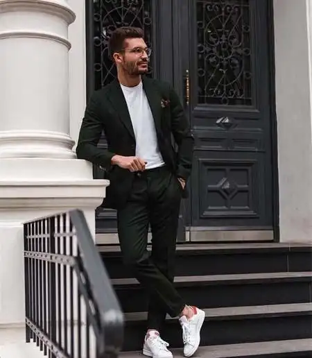 小白鞋如何搭配定制西装