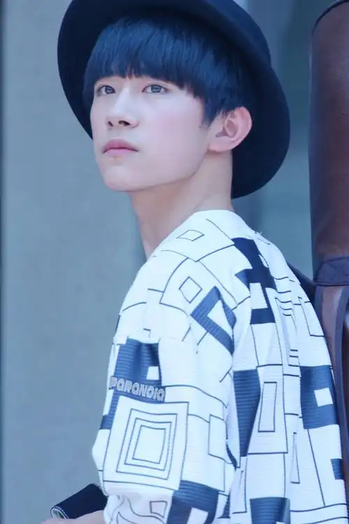 易烊千玺 #tfboys 三亚61oppo手机广告拍摄花絮 高清 帅气