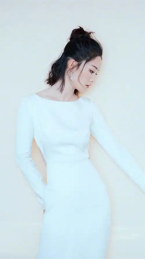 高清手机壁纸清纯女星李沁浪漫白色礼服写真宛若仙子