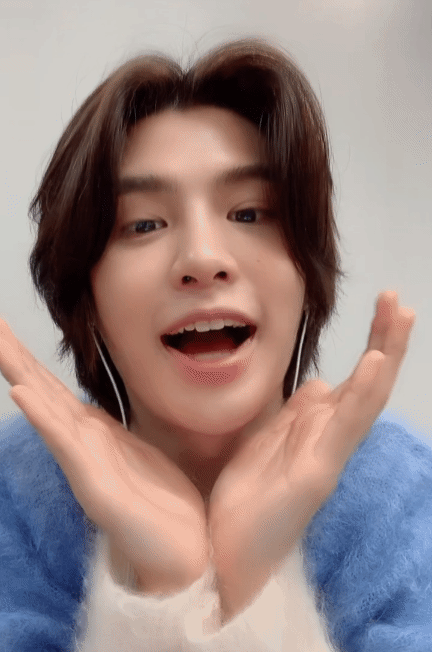 黄明昊# 小贾的素颜太可了吧!