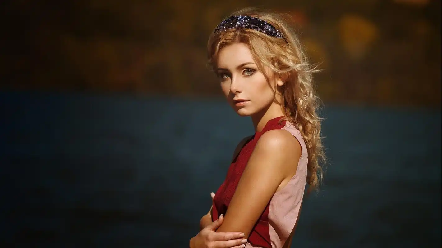 漂亮欧美美女宽屏桌面壁纸高清大图预览1920x1080_美女壁纸下载_美桌