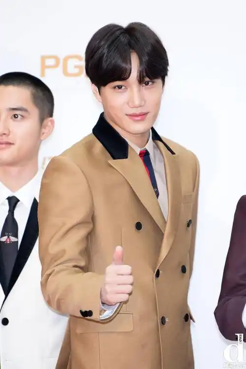 迷人下颚线条拥有者,令人沉迷的魅力美男kai