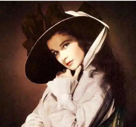 费雯丽的颜值有多高?五官立体,美艳无比,可惜53岁就香消玉殒