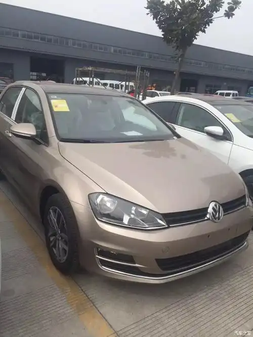 金色的高尔夫好看吗?