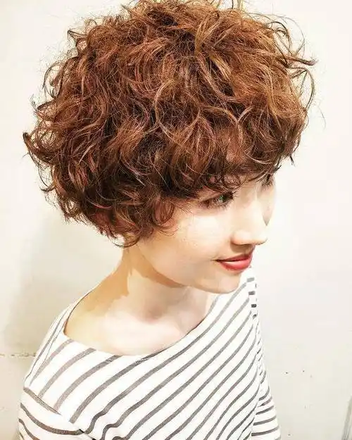 女士短发不论怎么剪,最百变时尚还是纹理烫,蓬松自然不夸张_发型_女性