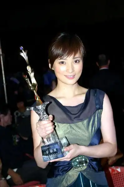 蒋勤勤勇夺中国电影表演艺术学会大奖(组图)