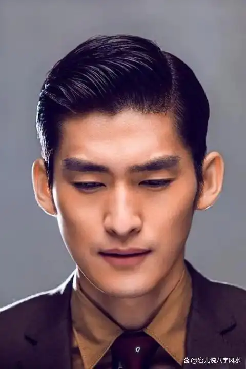 张翰的面相,整个上庭不是很好.