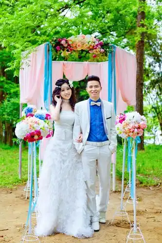 梅海伍倩婚礼邀请函